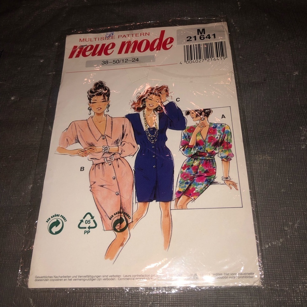 Neue Mode Pattern M 21641 dress pattern multi size- pieces all there